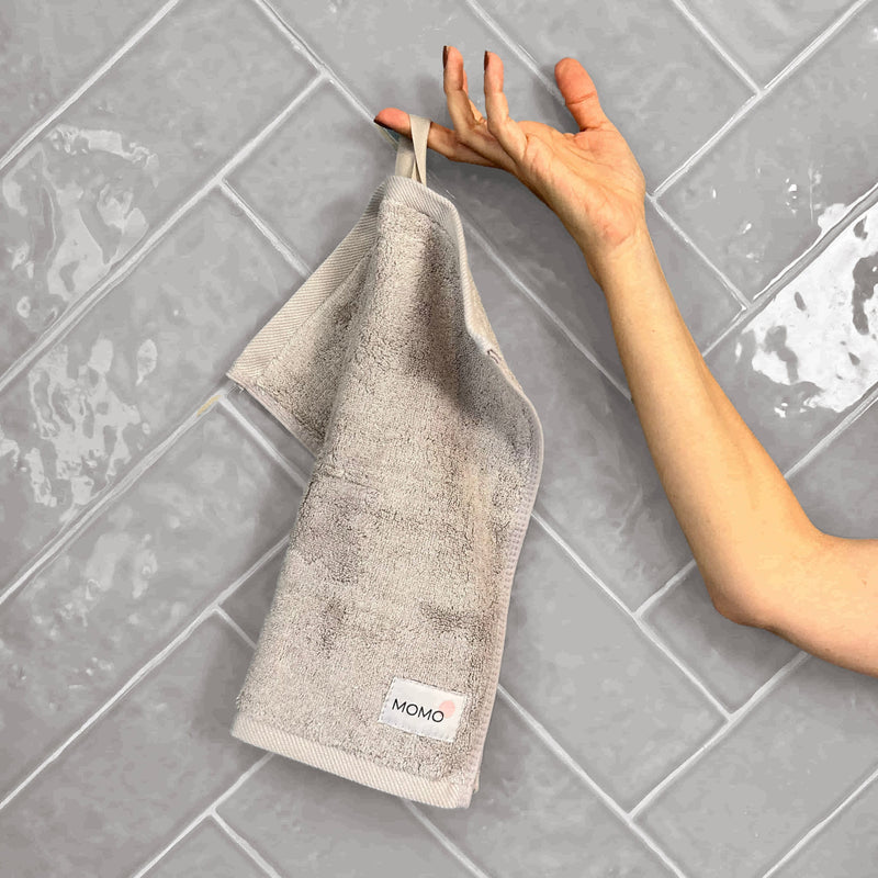 Com laça para pendurar, dobrar ou deixar cair